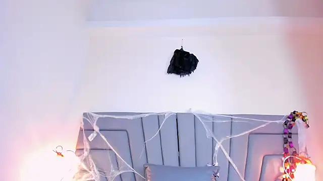 Snapshot of Maia_520 chatting on 10/28/25, 05:48 Maia 520 online show from 10/28/25, 05:48