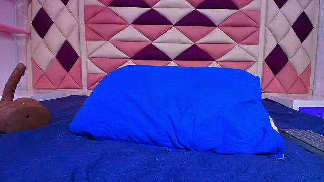 valecastro  online show from 11/07/25, 07:14