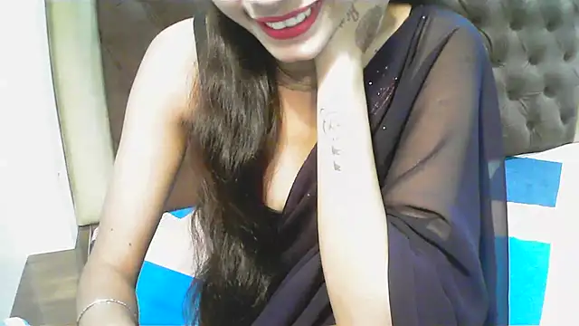 Snapshot of elize__ chatting on 10/14/25, 02:56 elize   online show from 10/14/25, 02:56