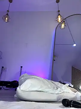 Snapshot of hade_rosse chatting on 11/09/25, 01:04 hade rosse online show from 11/09/25, 01:04