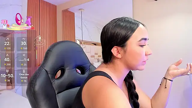 julieta rosee online show from 10/27/25, 10:14