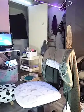 Purple2StayThnxx online show from 11/11/25, 12:10