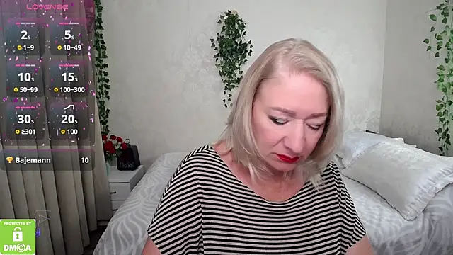 hunters woman online show from 09/21/25, 01:57