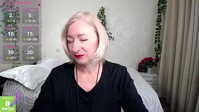 hunters woman online show from 10/31/25, 12:06