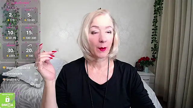 hunters woman online show from 11/01/25, 12:12