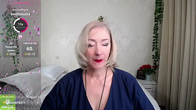 hunters woman online show from 11/03/25, 12:17