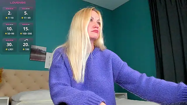 KiraSun online show from 10/12/25, 01:04