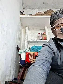 Snapshot of RAYI_Queen_3 chatting on 01/05/26, 11:41 RAYI Queen 3 online show from 01/05/26, 11:41