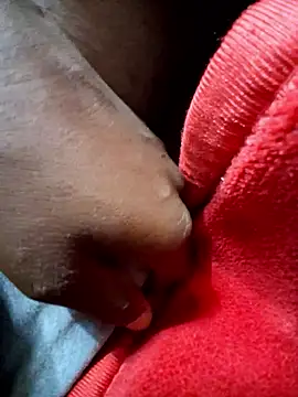 Snapshot of RAYI_Queen_3 chatting on 01/10/26, 10:03 RAYI Queen 3 online show from 01/10/26, 10:03