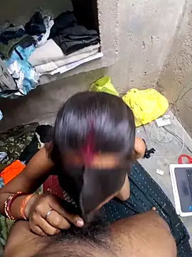 Snapshot of RAYI_Queen_3 chatting on 04/06/26, 10:33 RAYI Queen 3 online show from 04/06/26, 10:33