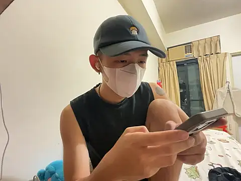 Snapshot of boyjoe10 chatting on 04/09/26, 12:43 boyjoe10 online show from 04/09/26, 12:43