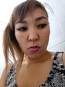 Snapshot of HellaWerlous chatting on 09/14/25, 09:19 HellaWerlous online show from 09/14/25, 09:19