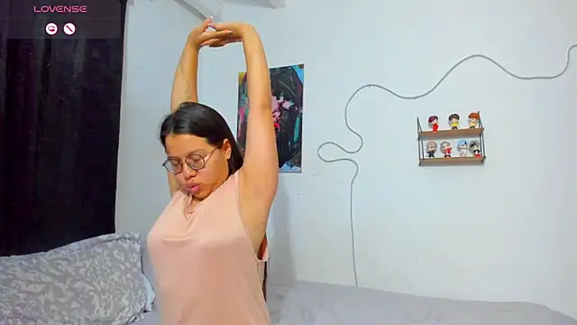 Snapshot of Dilan_and_Mia chatting on 12/17/25, 12:11 Dilan and Mia online show from 12/17/25, 12:11