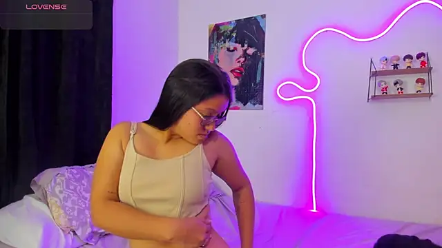 Snapshot of Dilan_and_Mia chatting on 12/21/25, 07:21 Dilan and Mia online show from 12/21/25, 07:21