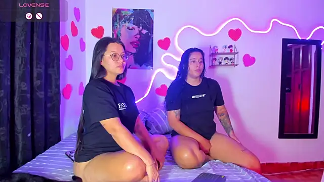 Snapshot of Dilan_and_Mia chatting on 03/03/26, 12:00 Dilan and Mia online show from 03/03/26, 12:00