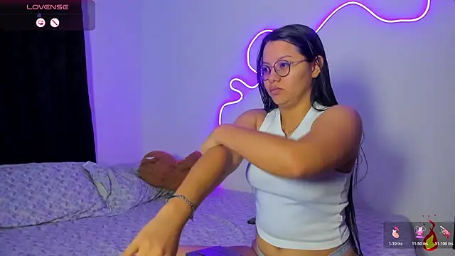 Dilan and Mia online show from 05/20/26, 08:37