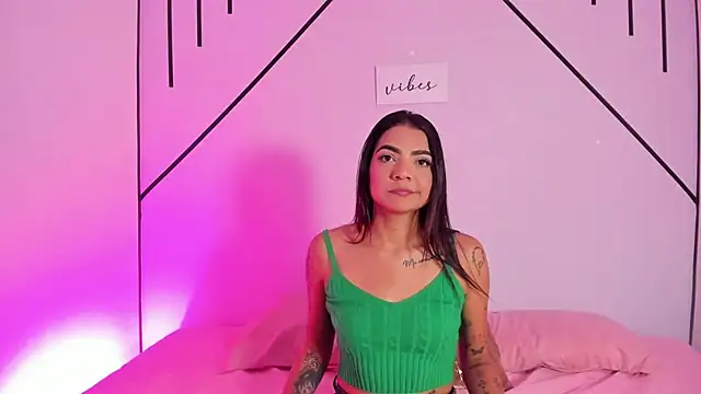 MiahCornell  online show from 11/11/25, 08:53