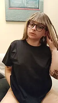 Snapshot of Aurora_blaack chatting on 12/03/25, 04:42 Aurora blaack online show from 12/03/25, 04:42