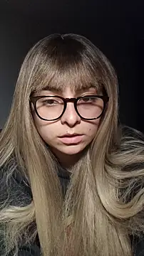 Snapshot of Aurora_blaack chatting on 12/17/25, 04:18 Aurora blaack online show from 12/17/25, 04:18