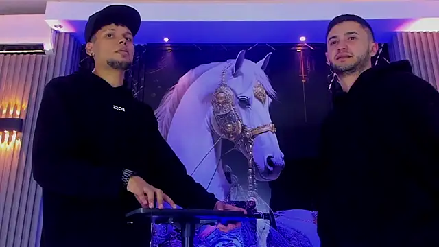 Snapshot of Dominic_Max_ chatting on 09/12/25, 04:12 Dominic Max  online show from 09/12/25, 04:12