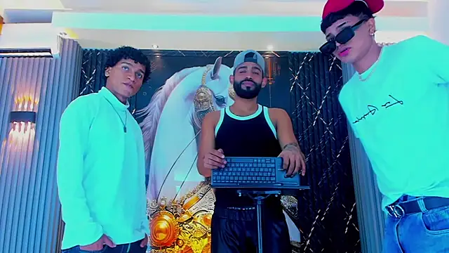 Snapshot of Dominic_Max_ chatting on 09/21/25, 03:19 Dominic Max  online show from 09/21/25, 03:19