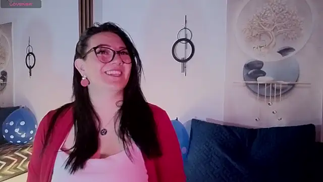 Snapshot of karla_valk1 chatting on 10/03/25, 10:34 karla valk1 online show from 10/03/25, 10:34