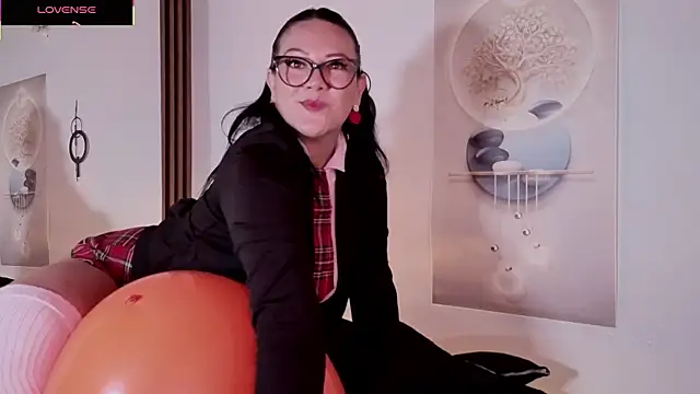 Snapshot of karla_valk1 chatting on 10/18/25, 11:55 karla valk1 online show from 10/18/25, 11:55