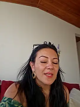 Snapshot of karla_valk1 chatting on 05/06/26, 10:15 karla valk1 online show from 05/06/26, 10:15