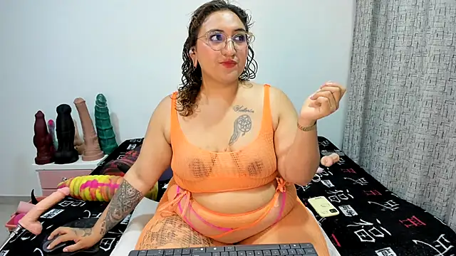 Snapshot of charlloteevans_X chatting on 06/10/26, 02:16 charlloteevans X online show from 06/10/26, 02:16