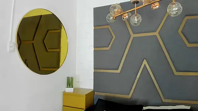 Snapshot of MeganHoffmaan chatting on 10/07/25, 07:22 MeganHoffmaan online show from 10/07/25, 07:22