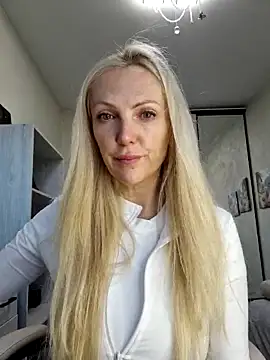 Monna online show from 10/25/25, 02:02