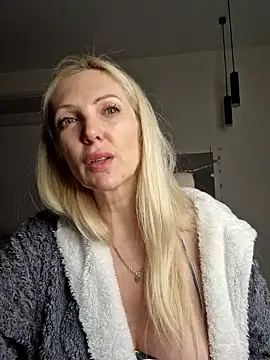 Snapshot of Monna chatting on 02/12/26, 03:18 Monna online show from 02/12/26, 03:18