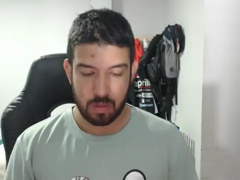 Axel11113 online show from 12/05/25, 02:42