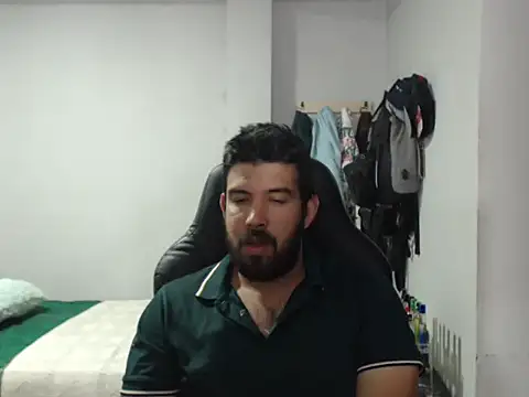 Axel11113 online show from 12/19/25, 02:18