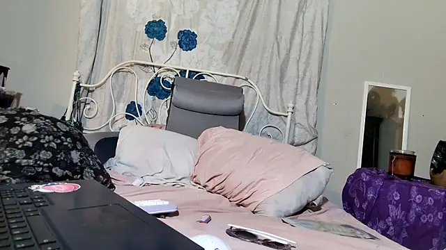 Snapshot of g0lden_are0las89 chatting on 03/18/26, 10:29 g0lden are0las89 online show from 03/18/26, 10:29