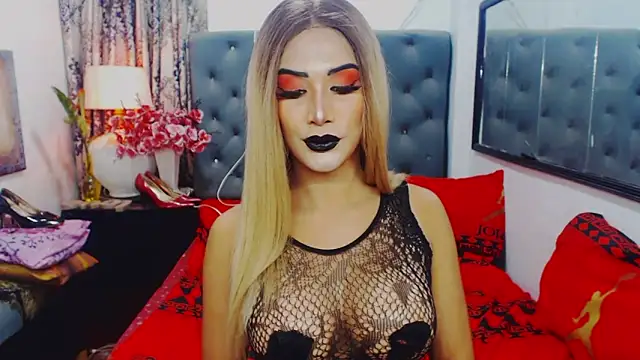 Snapshot of Mistress4fun chatting on 11/17/25, 03:18 Mistress4fun online show from 11/17/25, 03:18