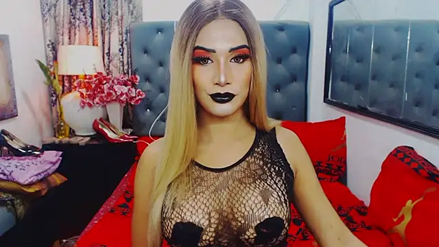 Snapshot of Mistress4fun chatting on 12/04/25, 06:01 Mistress4fun online show from 12/04/25, 06:01