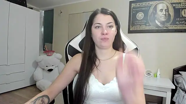 EmiLovsi online show from 10/09/25, 07:34