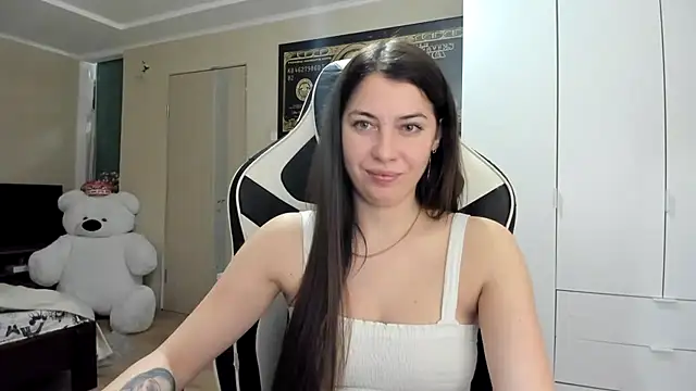 EmiLovsi online show from 10/12/25, 07:24