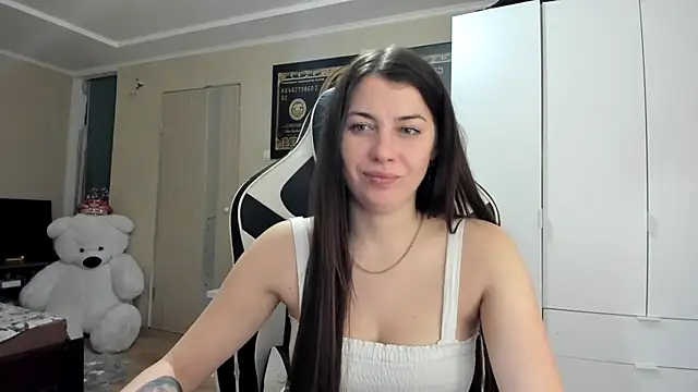 EmiLovsi online show from 10/13/25, 07:36