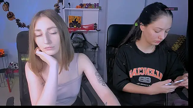 eva smiith  online show from 10/24/25, 05:48