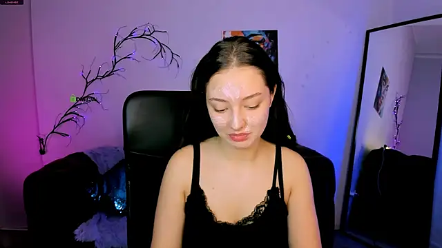 eva smiith  online show from 11/07/25, 06:46