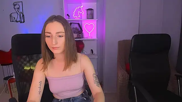 eva smiith  online show from 11/14/25, 06:45