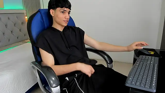 SamBlack  online show from 06/06/26, 12:43