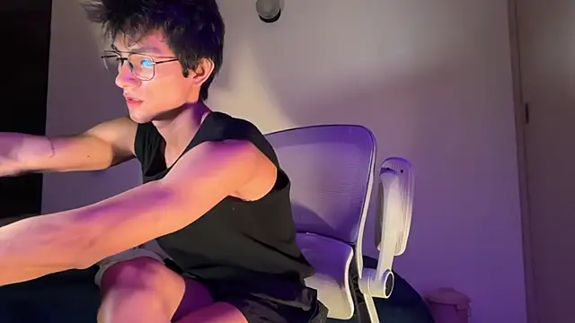 Snapshot of Angel_bunny2 chatting on 09/15/25, 02:11 Angel bunny2 online show from 09/15/25, 02:11