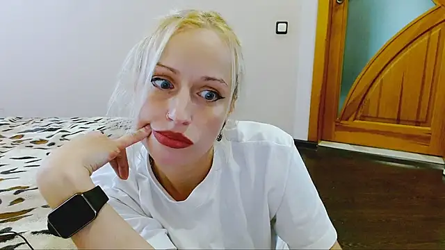 Snapshot of SatinQueen90 chatting on 09/10/25, 11:21 SatinQueen90 online show from 09/10/25, 11:21