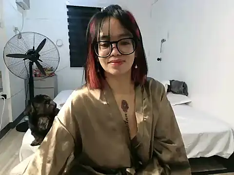 eattmebabyy online show from 06/24/26, 10:47