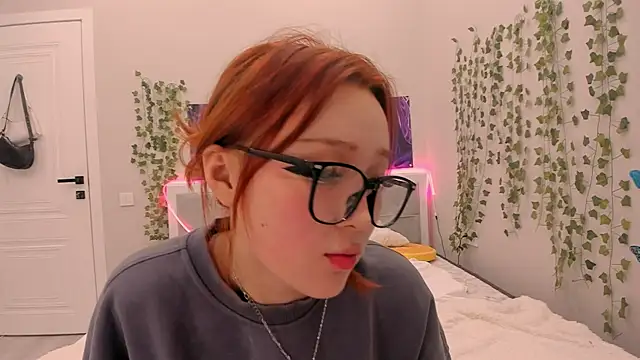 yuna loon online show from 11/18/25, 03:49