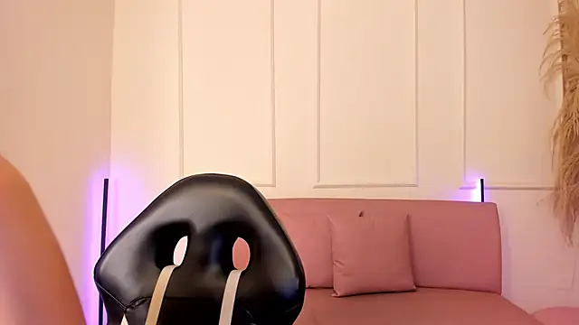 Snapshot of Lilily_lv chatting on 12/18/25, 12:22 Lilily lv online show from 12/18/25, 12:22