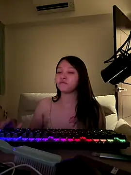 Snapshot of Yucheng__520 chatting on 12/18/25, 09:26 Yucheng 520 online show from 12/18/25, 09:26